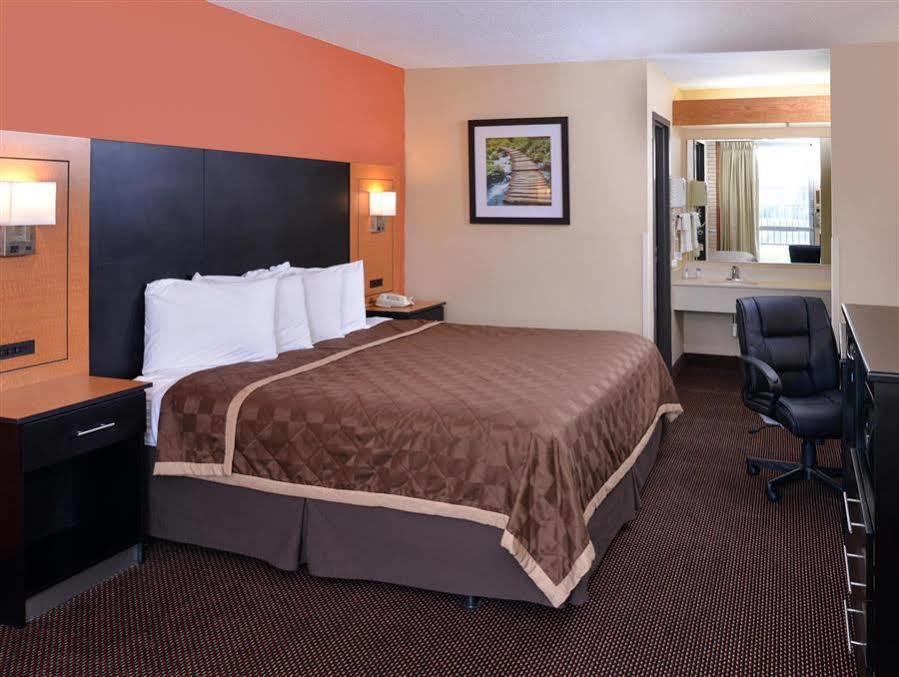 Americas Best Value Inn - Collinsville / St. Louis Экстерьер фото