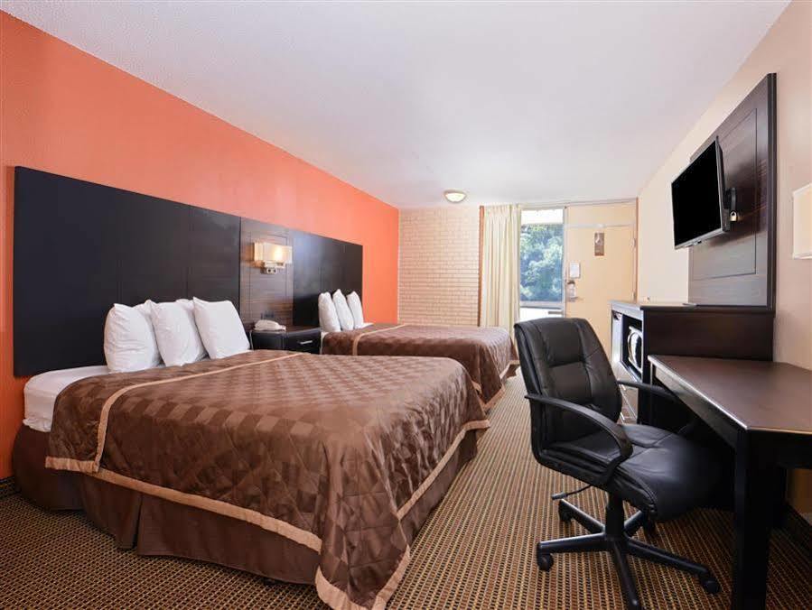 Americas Best Value Inn - Collinsville / St. Louis Экстерьер фото